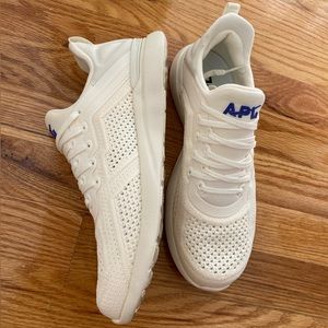 APL TechLoom Tracer Sneaker in Pristine/Cobalt size 8